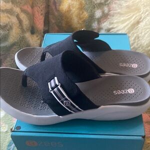 Bzees Black Sandals with Sporty Comfort and Adjustable Strap